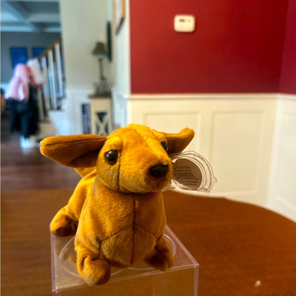 Retired 1995 Ty Beanie Babies Weenie The Dachshund Puppy Dog with Original TAG - Picture 1 of 4